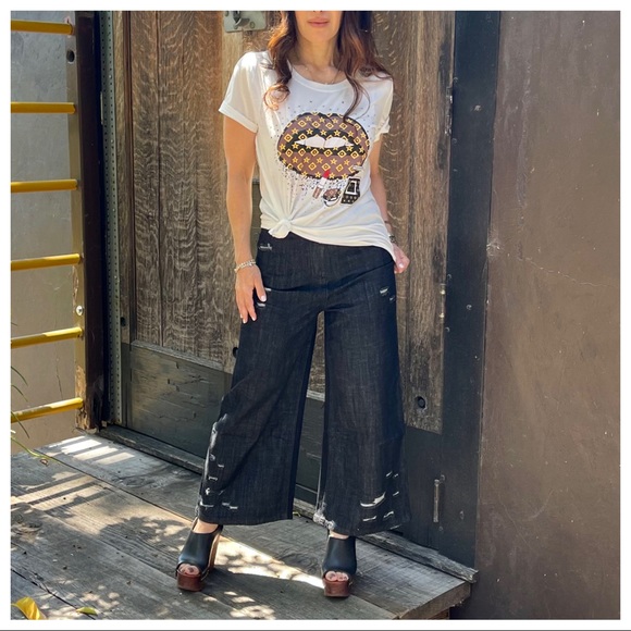 So Fabulous Stylish Lip Graphic Tee - Picture 4 of 8